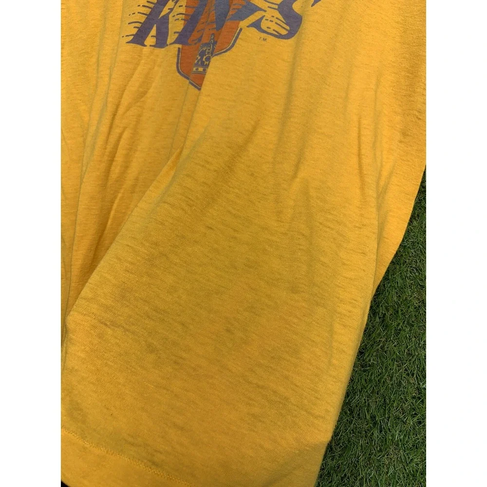 Vintage Los Angeles Lakers Shirt Mens Large Single Stitch Yellow USA Logo 7 90s